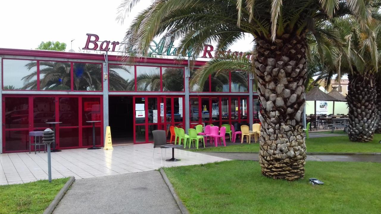 Hotel La Carabasse Vias Zewnętrze zdjęcie